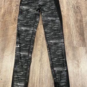 Woman's UNDER ARMOUR Black Legging Bottoms